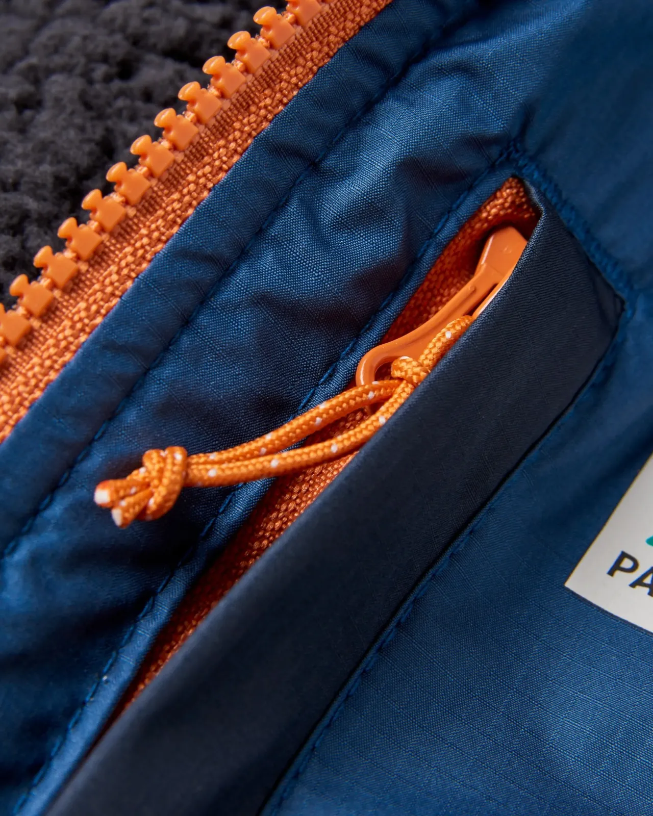 waves_recycelter_sherpa_geftterter_surfponcho__dunkles_denim_tiefes_marineblau_5-1.webp Discount Waves Recycelter Sherpa Gefütterter Surf-Poncho - Dunkles Denim/ Tiefes Marineblau Surf-ponchos | Surf-ponchos