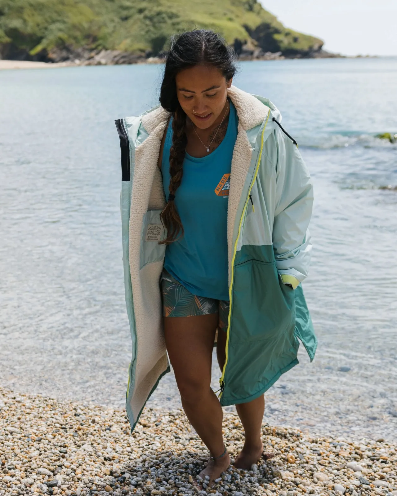 waves_recycelter_sherpa_geftterter_surfponcho__surf_spraytiefsee_6.webp Outlet Waves Recycelter Sherpa Gefütterter Surf-Poncho - Surf Spray/Tiefsee Surf-ponchos | Surf-ponchos