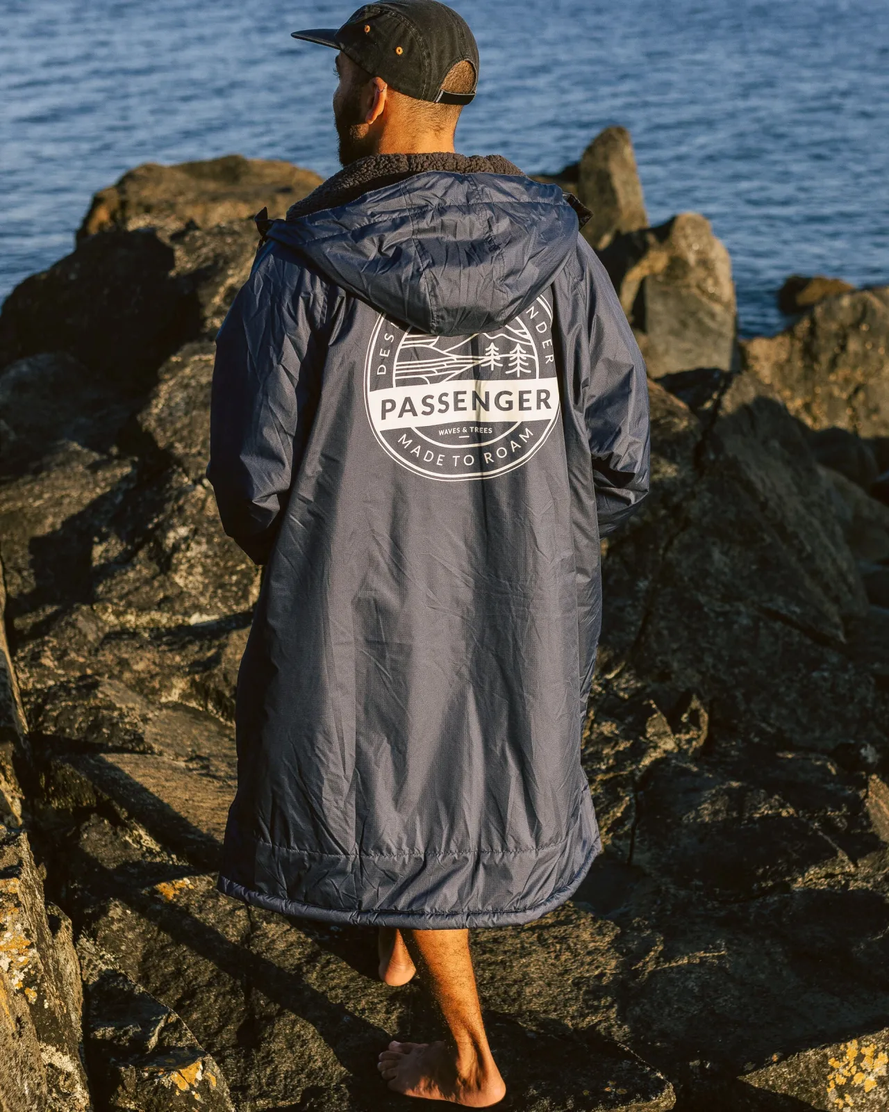 waves_recycelter_sherpa_geftterter_surfponcho__tiefes_marineblau_5.webp Outlet Waves Recycelter Sherpa Gefütterter Surf-Poncho - Tiefes Marineblau Surf-ponchos | Surf-ponchos