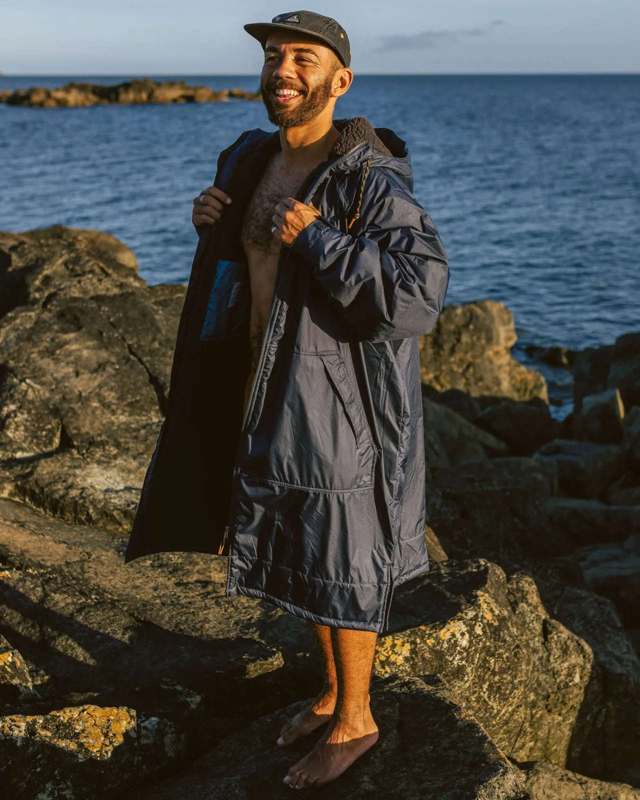waves_recycelter_sherpa_geftterter_surfponcho__tiefes_marineblau_7.webp Outlet Waves Recycelter Sherpa Gefütterter Surf-Poncho - Tiefes Marineblau Surf-ponchos | Surf-ponchos
