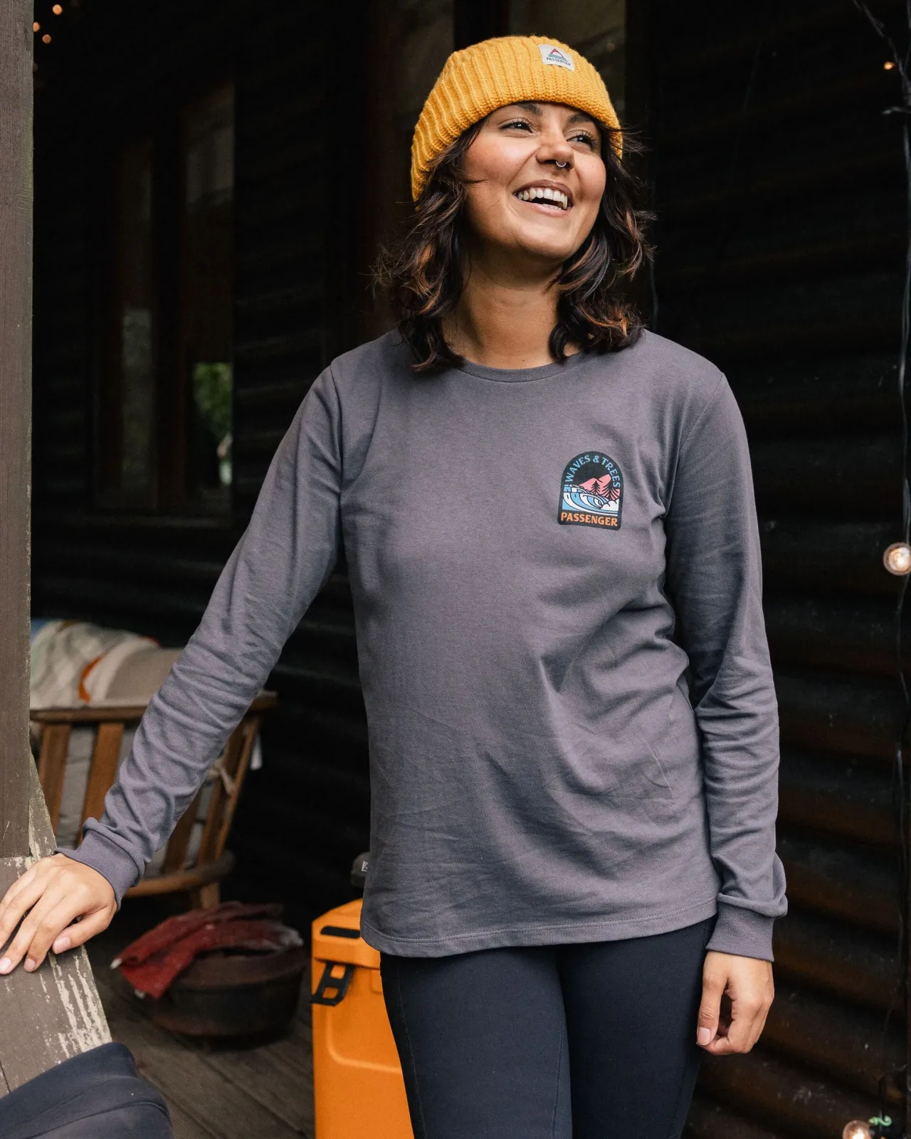 waves_u_trees_recyceltes_langarmshirt__holzkohle_2.webp Store Waves u0026 Trees Recyceltes Langarmshirt - Damen Oberteile & T-shirts