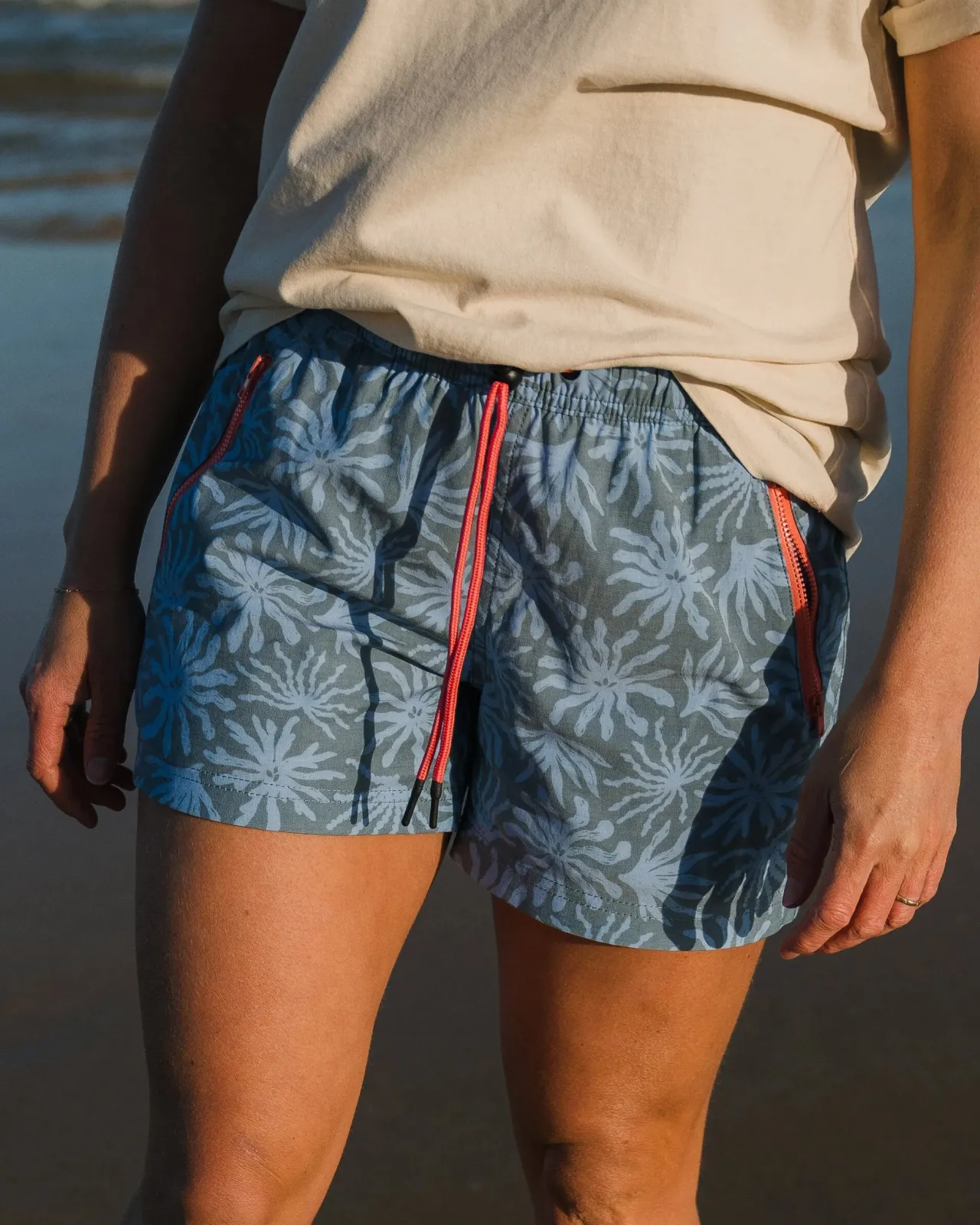 Fashion Way Out Allzweck-Shorts - Seegras Blauer Stahl Damen Surfzubehör | Kurze Hosen