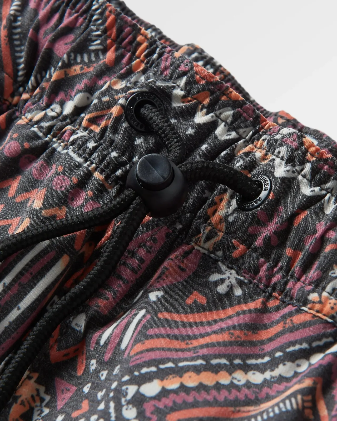 way_out_recycelte_allzweckshorts__vintage_patchwork_schwarzmehrfarbig_4.webp Best Sale Way Out Recycelte Allzweck-Shorts - Vintage Patchwork Schwarz/Mehrfarbig Damen Kurze Hosen