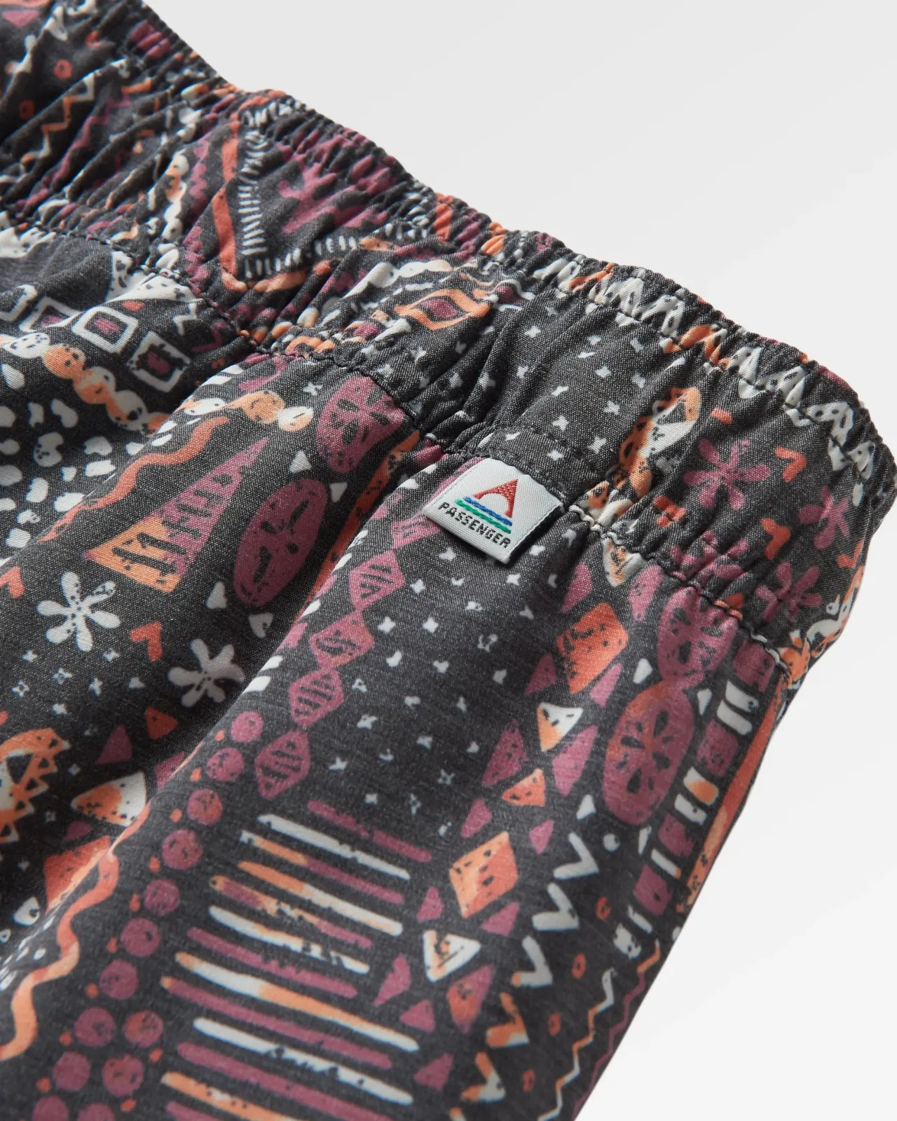 way_out_recycelte_allzweckshorts__vintage_patchwork_schwarzmehrfarbig_7.webp Best Sale Way Out Recycelte Allzweck-Shorts - Vintage Patchwork Schwarz/Mehrfarbig Damen Kurze Hosen