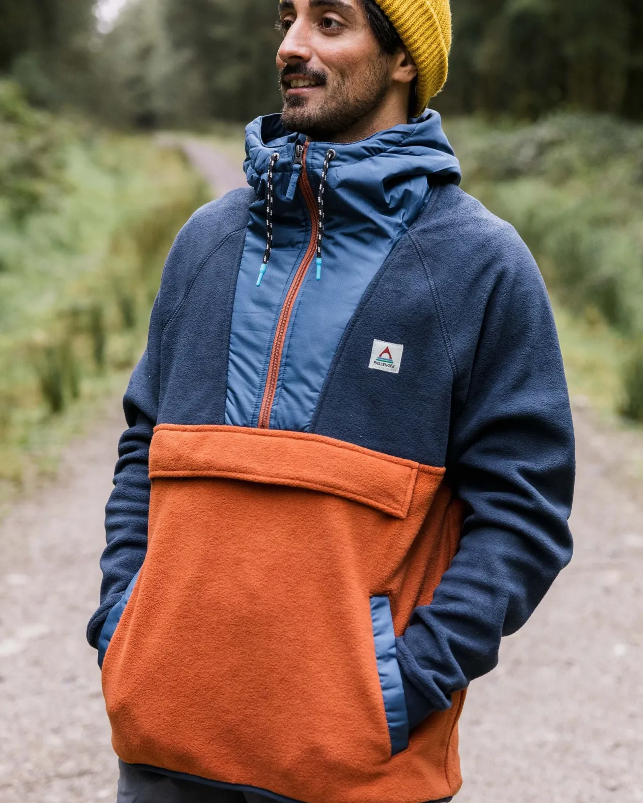 woodland_kapuzenpullover_mit__reiverschluss_aus_recyceltem_polarfleece__tiefes_marine_gebrannter_ton_2.webp Clearance Woodland Kapuzenpullover mit 1/2 Reißverschluss aus recyceltem Polarfleece - Tiefes Marine/ Gebrannter Ton Herren Fleece | Fleece