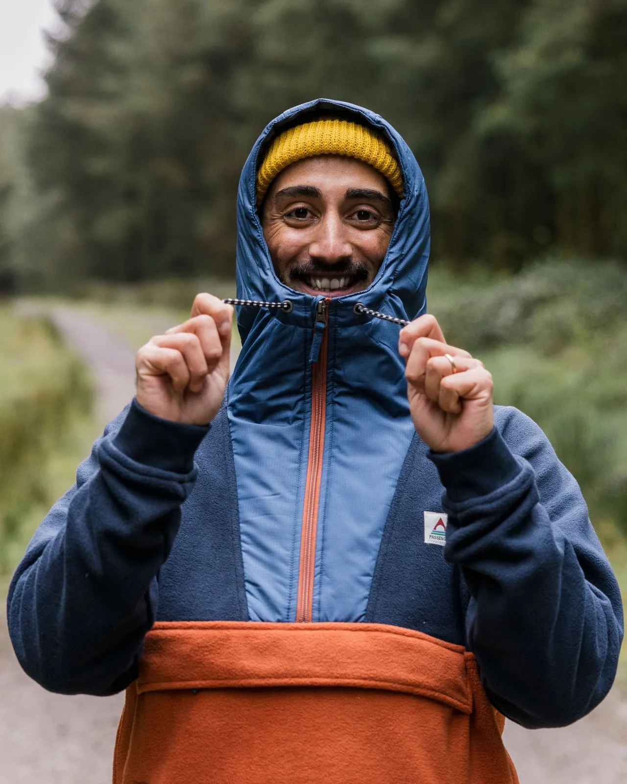 woodland_kapuzenpullover_mit__reiverschluss_aus_recyceltem_polarfleece__tiefes_marine_gebrannter_ton_4.webp Clearance Woodland Kapuzenpullover mit 1/2 Reißverschluss aus recyceltem Polarfleece - Tiefes Marine/ Gebrannter Ton Herren Fleece | Fleece