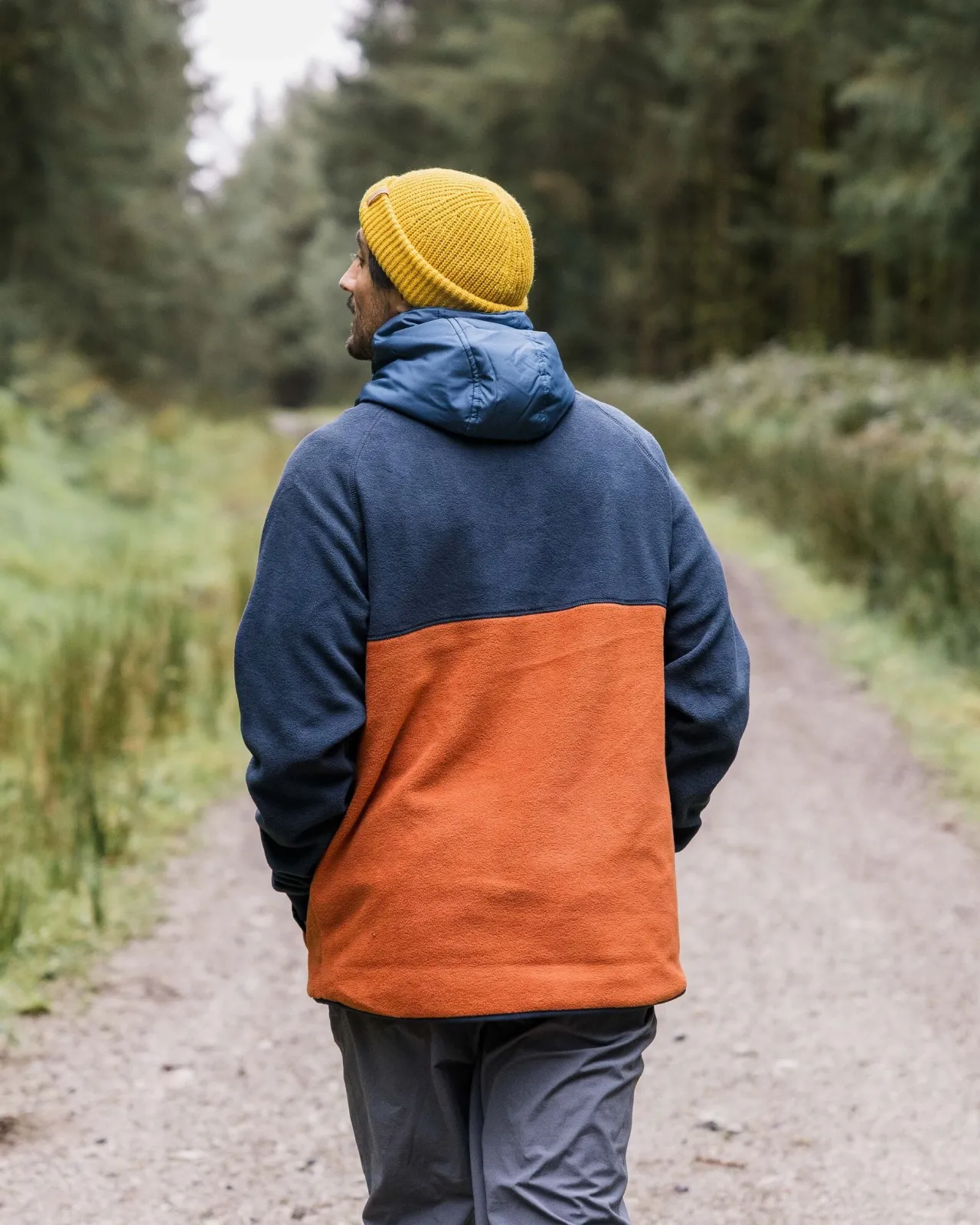 woodland_kapuzenpullover_mit__reiverschluss_aus_recyceltem_polarfleece__tiefes_marine_gebrannter_ton_5.webp Clearance Woodland Kapuzenpullover mit 1/2 Reißverschluss aus recyceltem Polarfleece - Tiefes Marine/ Gebrannter Ton Herren Fleece | Fleece