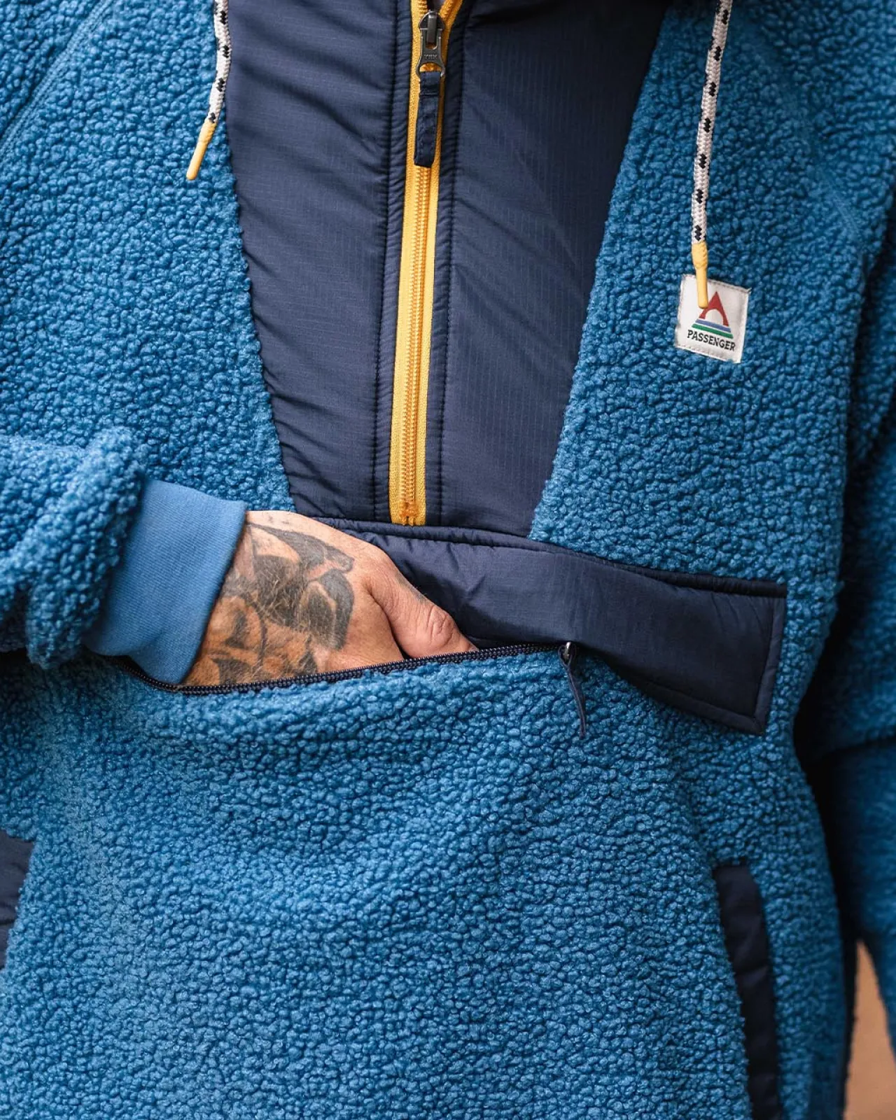 woodland_recyceltes_polargefttertes_sherpafleece__blauer_stahl_5.webp Best Sale Woodland Recyceltes Polar-gefüttertes Sherpa-Fleece - Blauer Stahl Herren Fleece | Fleece